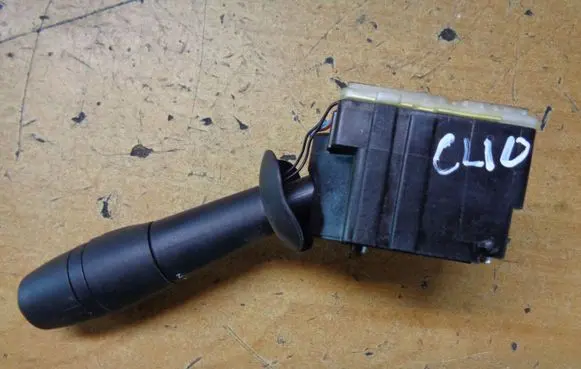 Renault Clio IV Wiper control stalk 255675887R E10670223