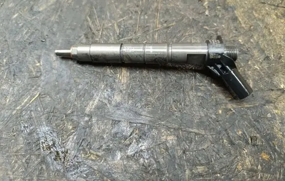 Mercedes-Benz E W213 Fuel injector A6540700187 2406201198 36MVNDB