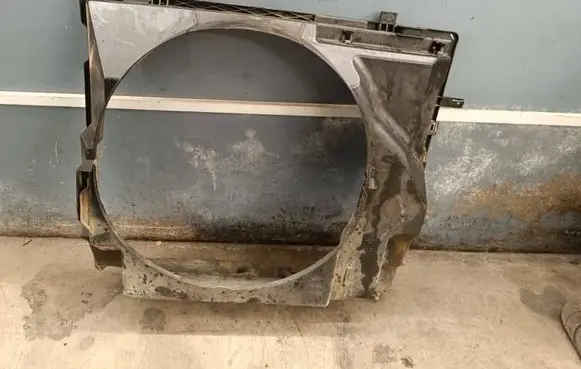 Nissan Navara D40 Radiator cooling fan shroud 