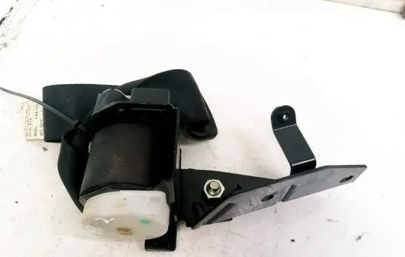 Middle seatbelt (rear)