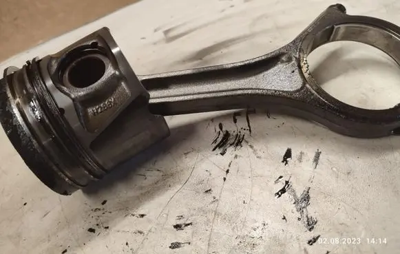Jaguar S-Type Piston with connecting rod