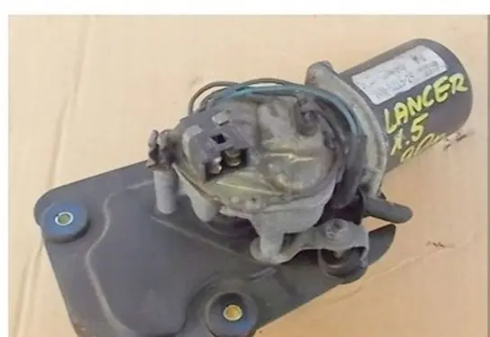Mitsubishi Lancer Wiper motor