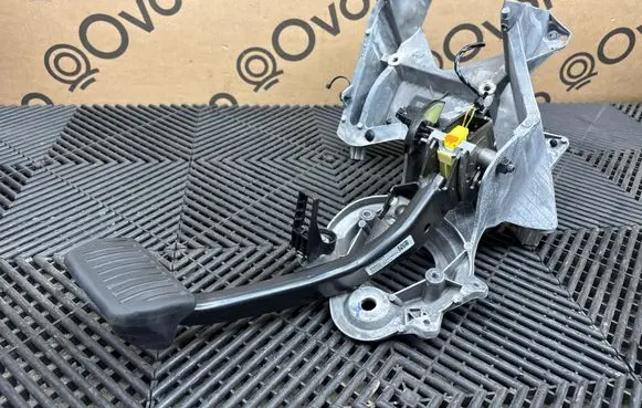 Volvo XC90 Brake pedal 31381825