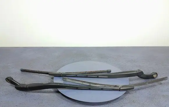 Audi A4 S4 B7 8E 8H Front wiper blade arm 8E1955408C