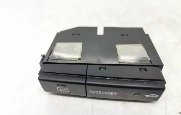 Toyota Avensis T250 Windscreen/window heater switch 8479005130 MS483100384 07W48E