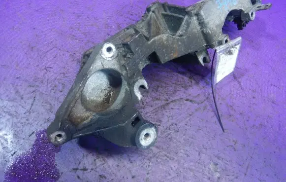 Renault Koleos I Generator/alternator bracket 8200527320