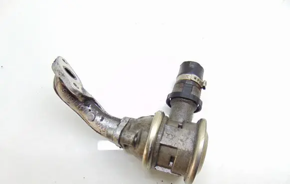 Audi A8 S8 D3 4E EGR thermostat 07C131166S