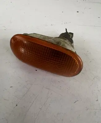 Mitsubishi L200 Front fender indicator light 