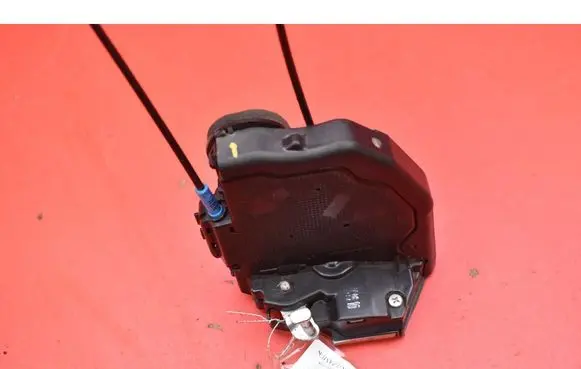Toyota Auris E180 Rear door lock 