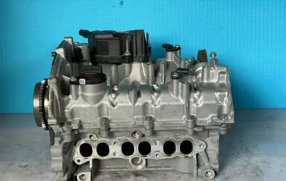 Ford Focus Engine head RFH6BG6090AB H6BG6E262AA