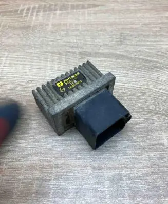 Renault Espace III Glow plug pre-heat relay 7700115078