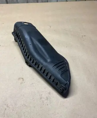 BMW 5 E60 E61 Air filter box cover 7789109