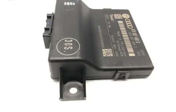 Audi A4 S4 B8 8K Gateway control module 8T0907468D