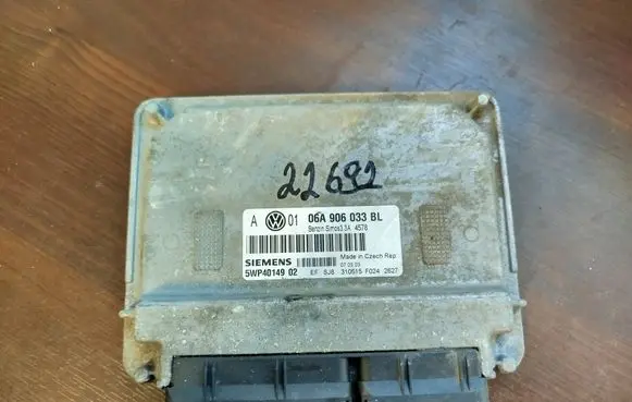 Volkswagen Bora Engine control unit/module 06a906033bl