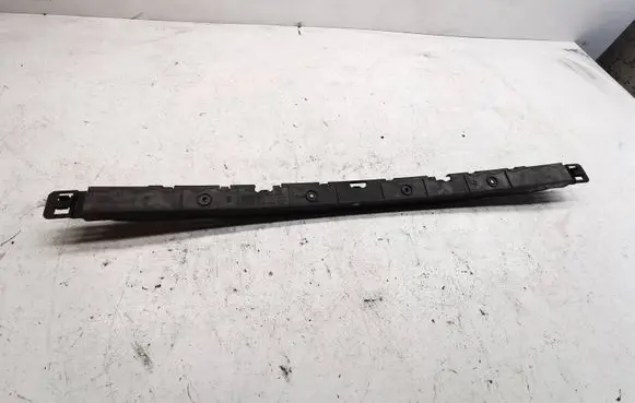 Volkswagen Polo IV 9N3 Rear bumper mounting bracket 6q6807863