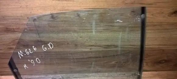 Rear door window glass