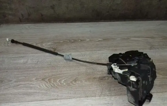 Volvo V50 Rear door lock 30699797