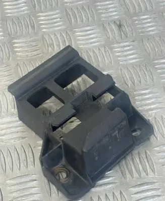 Mercedes-Benz Sprinter W901 W902 W903 W904 Front bumper mounting bracket A9068850263