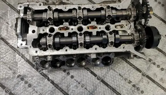 Jeep Grand Cherokee Engine head 90352084F 68211170AA