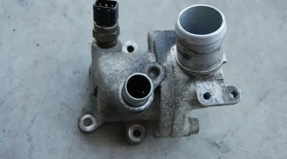 Thermostat/thermostat housing