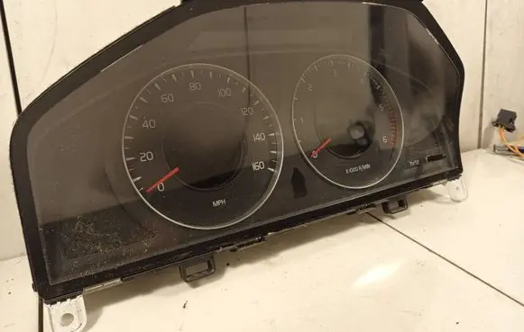 Volvo V70 Speedometer (instrument cluster) 36002201 69199880U 30786629AB