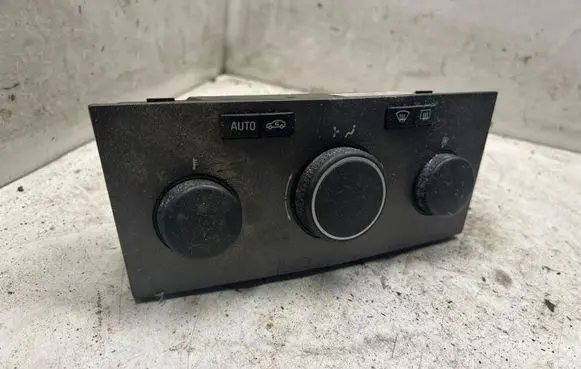 Opel Zafira B Climate control unit 13168100