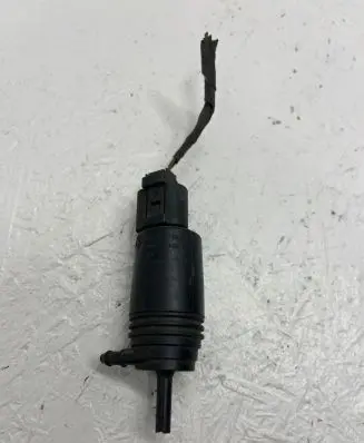BMW 5 E60 E61 Windscreen/windshield washer pump 8377612