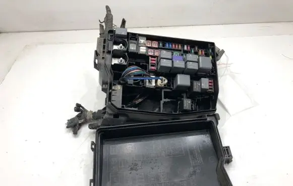 Toyota Auris E180 Fuse box set