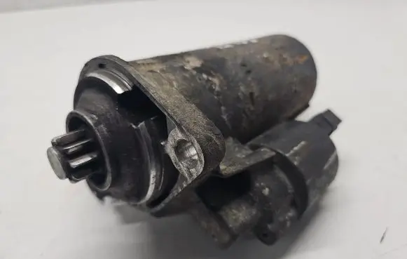 Volkswagen Golf IV Starter motor 020911023P