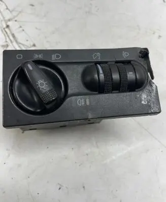 Volkswagen Golf III Light switch 1H6941531N 0405054