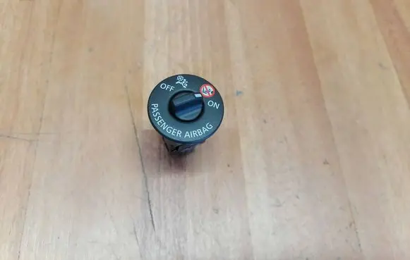 Renault Zoe Passenger airbag on/off switch 681995290R