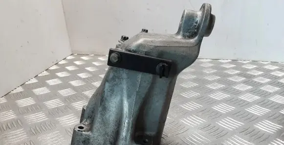 Mercedes-Benz Vito Viano W639 Engine mounting bracket A6512234404