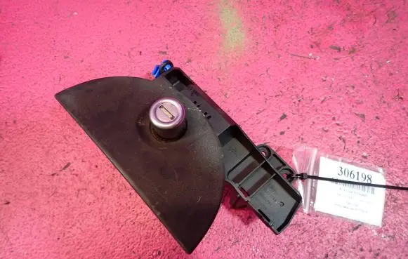 Opel Corsa C Tailgate/boot open switch button 90534783