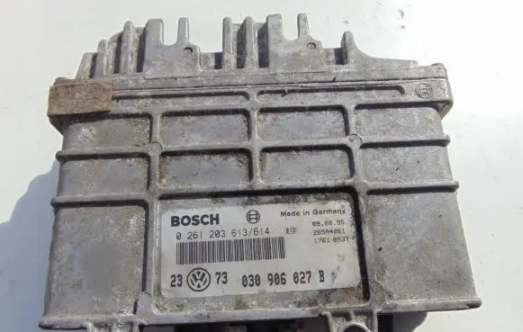 Volkswagen Golf III Engine control unit/module 030906027B 0261203613