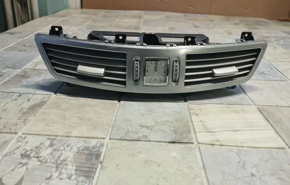 Mercedes-Benz S W221 Dash center air vent grill A2218300954