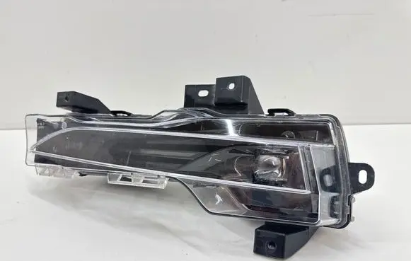 Tesla Model Y Front fog light 162479800A 09012022 DC522244A00313