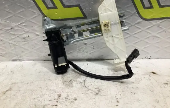 BMW 5 F10 F11 Seat adjustment motor 4446484