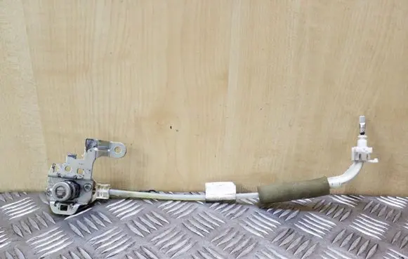 Honda CR-V Front door lock (next to the handle) 