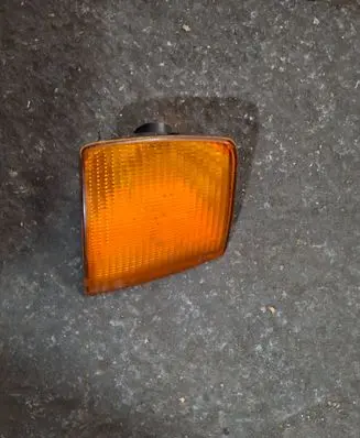Volkswagen PASSAT B4 Front indicator light 357953050