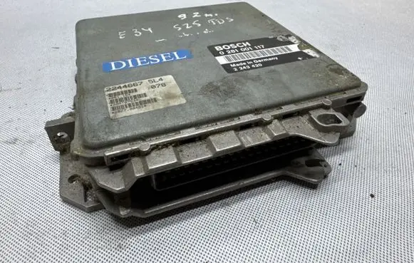 BMW 5 E34 Engine control unit/module 0281001117 2243420