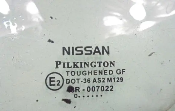 Nissan Almera Tino Rear side window