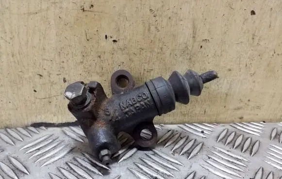 Clutch slave cylinder