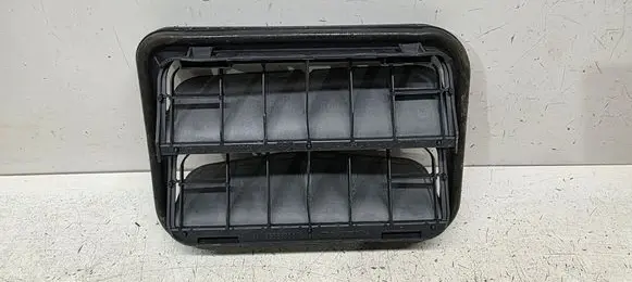 Quarter panel pressure vent