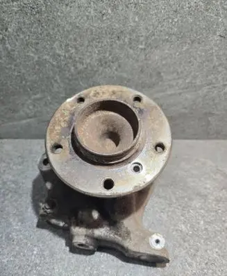 Front wheel hub
