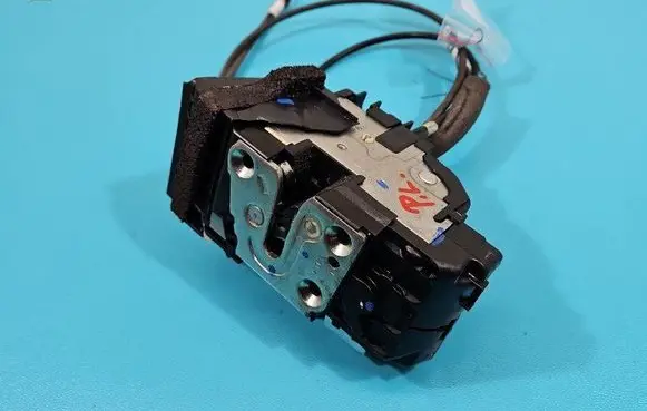 Nissan Juke I F15 Front door lock IMPRK1450941