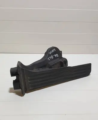 Volkswagen PASSAT B6 Accelerator throttle pedal 1K1721503L 6PV00860000
