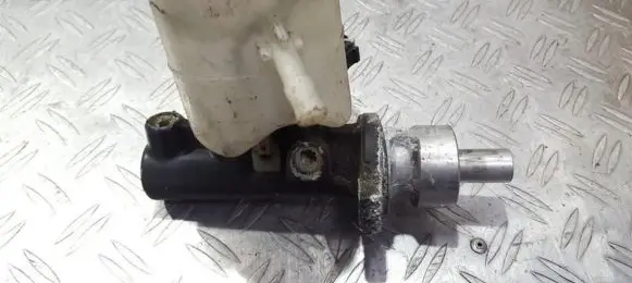 Master brake cylinder