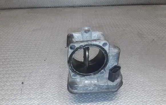 Opel Astra H Throttle valve 8981052100