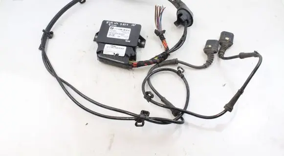 BMW X3 F25 Hand brake control module 6863277