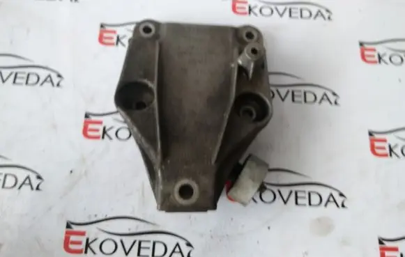 BMW 5 F10 F11 Engine mounting bracket 6777623